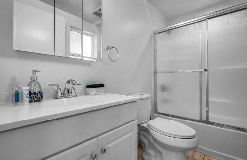 Modern 1-Bedroom Loft in Hollywood with Parking, WiFi & Hollywood Sign View - Foto 13