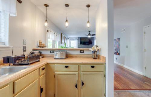 4 Mi to Stone Mountain Retreat with Office! - Foto 9