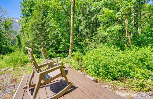 Deck, Hot Tub and Views Sleek Getaway in Index! - Foto 25