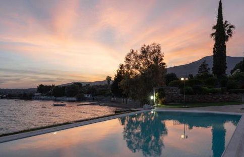 Eretria Luxurious Seafront Villa - Photo 7