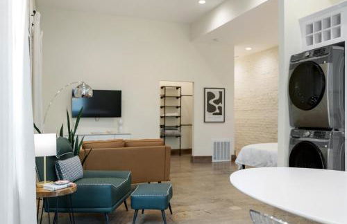 Modern Loft-Style Retreat Near Blenko Glass in Milton, WV - Foto 24