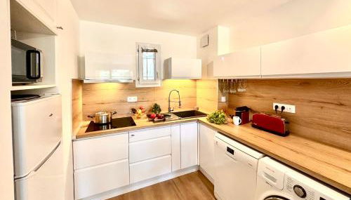 BERGERIE PLAGE Entièrement rénové Prestations Premium Baignoire Balnéo Clim Vue Piscine et parc - Foto 3, stove, dishwasher, toaster