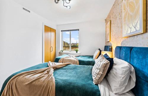 30 percent off! Stylish 2 Bed 2 Bath Abode with Parking - Foto 12