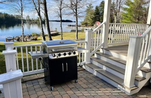 Gorgeous Cottage with Hot-tub and Games in Beaver Cove, Maine - Foto 57