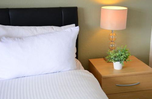 SM Dreams Unlimited Serviced Accommodation- Stanwell-Staines-Heathrow - Foto 40