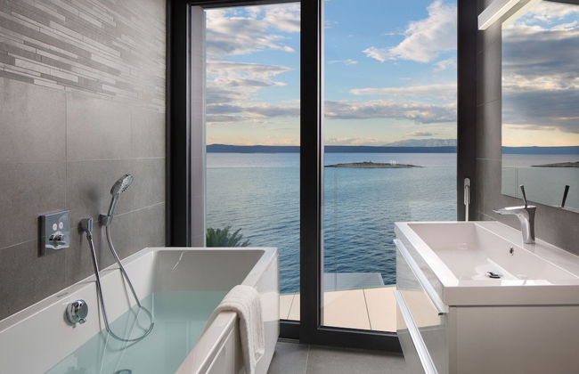 Beach Villa in Korcula with Pool, Sauna & Hot Tub - Photo 14