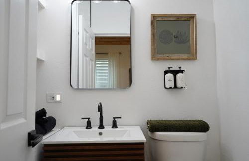 Stay at The Oak - Downtown New Braunfels Getaway - Foto 48