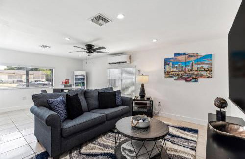 Miami Oasis, Spacious 4-Bedroom Home with Pool - Photo 8