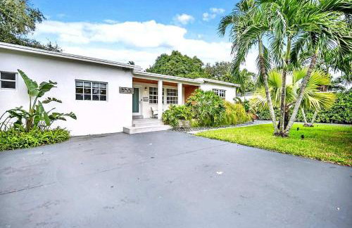 Bright 4BR North Miami Villa Close to Beaches and Huge Backyard - Foto 2