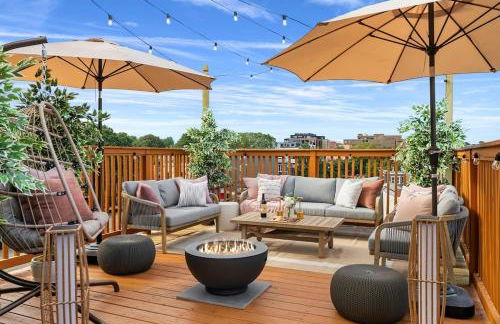 Luxury DC Rowhouse with Rooftop Firepit & Private Hot Tub- Near U Street & Logan Circle - Foto 14