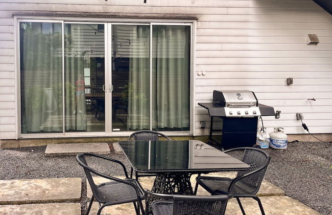 Massive Compound 20 Beds Rainey St 6 min Walk - Photo 27