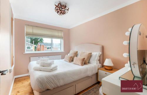 Guildford - 4 Bedroom House - Private Parking - Photo 9