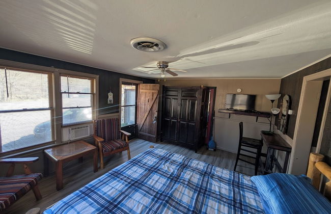 Cedarvale Cabins at Turner Falls - Photo 2