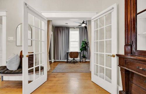 NEW! Fun & style Eastside MKE Best Day Townhouse - Foto 5