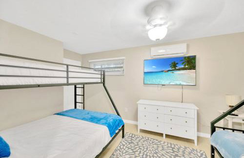 Home ON Key with pool, hot tub, putting green, arcade games, bike & mins to beach! - Foto 27