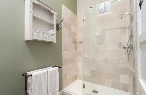 Three Little Pigs Luxury Cottage - Photo 17