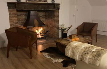 Grade II Listed Farmhouse, Pool, Hot Tub, Games Room, Celebration Hall, Car Park, 10ppl, 45 min from Central London - Foto 63