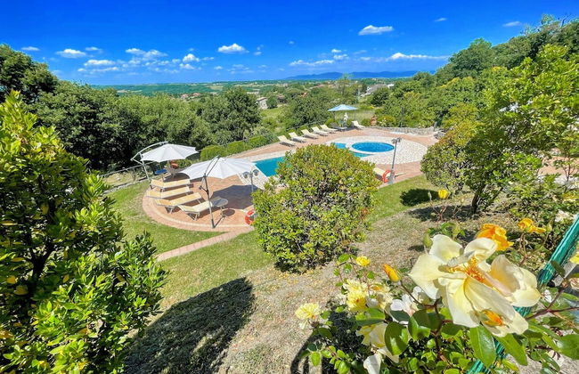 Pool, Jacuzzi and Events Room - Charming Villa in Umbria - Sleeps 24 - Lake View - Foto 1