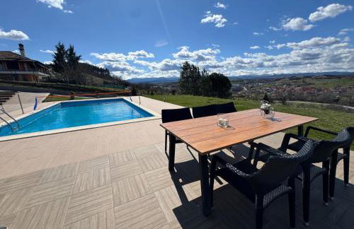 Luxury Villa Rafaela Οικογενειακή βίλα με ιδιωτική πισίνα, BBQ κ παιχνίδια Ιδανική για οικογένειες με παιδια - Foto 14