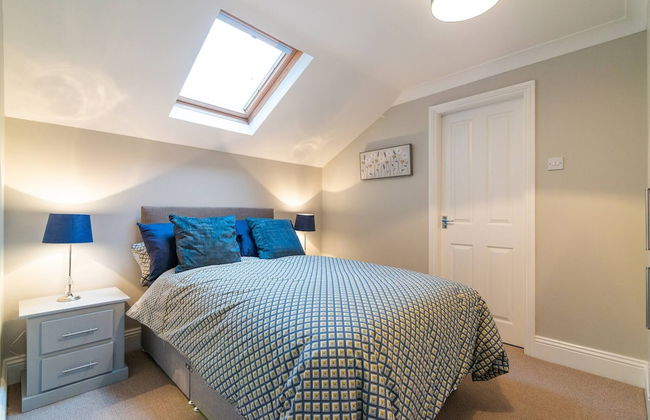 Modern Living 2 Bedroom Apartment South Wilmslow - Photo 3