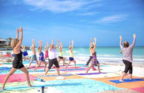 New! Remodeled, Pool-Side, 1-min to Beach Path! - Foto 35