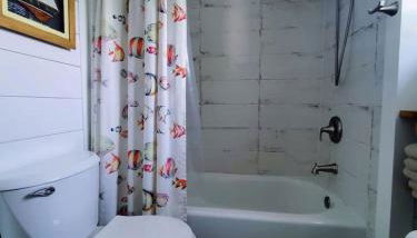 Pet friendly minutes to beach - Foto 4