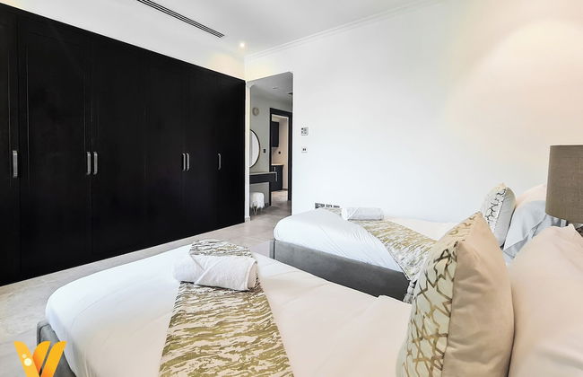 Venduras - Spacious 4BR Villa in La Mer - Photo 6