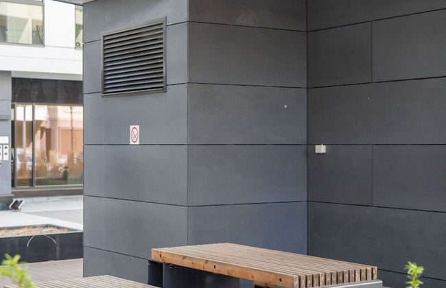 New 1BR Home with Balcony next to Railway Station - Foto 31