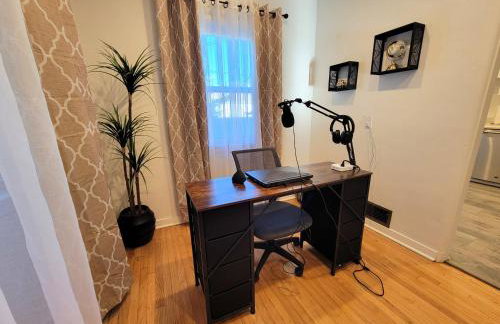 Private and large 2 bedroom house with Pool table, backyard and office near attractions - Foto 22