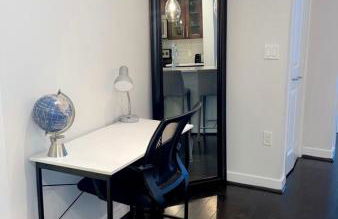 The Luxe -Highrise, Balcony, Year-round Pool, City View! - Foto 29