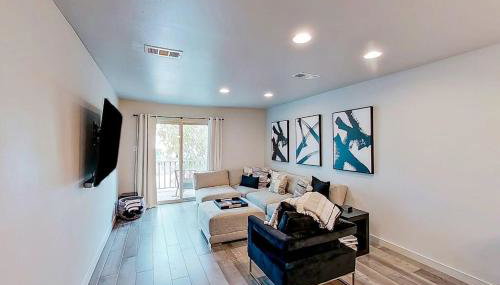 Contemporary, Dog-Friendly Townhouse with Balcony, Pool & Day Docks - Foto 4