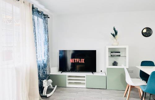 Stunning Five Bedroom Holiday Home in Chartham Canterbury with Hot Tub - Foto 11