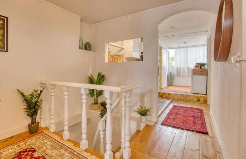 Terrace Charming Century Apartment - Photo 10