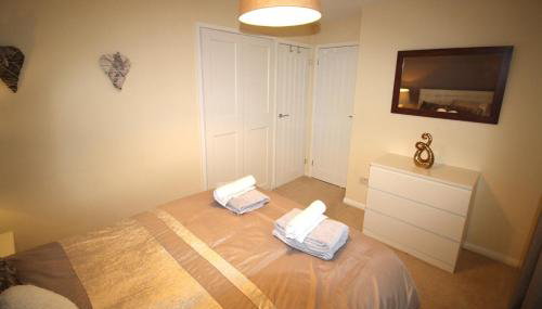 3 Bedroom House - Parking - Wifi - Fully Refurbished Throughout - New Kitchen & Bathroom - Foto 2