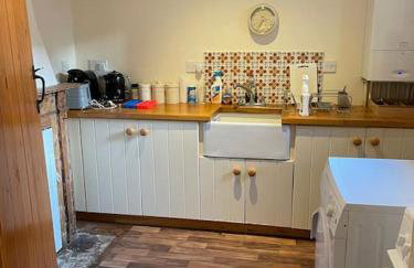 Annex at Southfields in idyllic Hampshire village - Photo 15