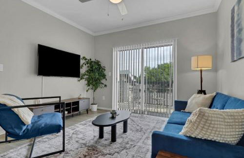 Sapphire 1BD Loft - Pool, Gym & Free Parking! - Photo 2