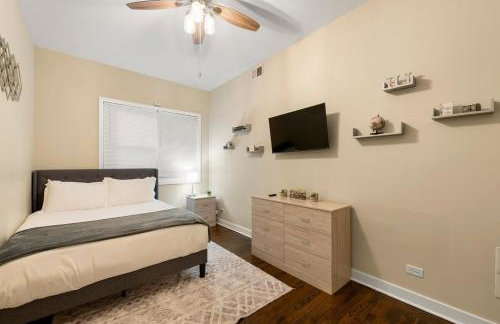 Stylish 2BR Walk to Rush UIC 10 Min Downtown Chicago Free Parking Wifi - Foto 32