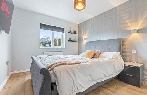 Large 4 Bedroom House Bricket Wood, Van & Car Parking, Sleeps 8 - Foto 7