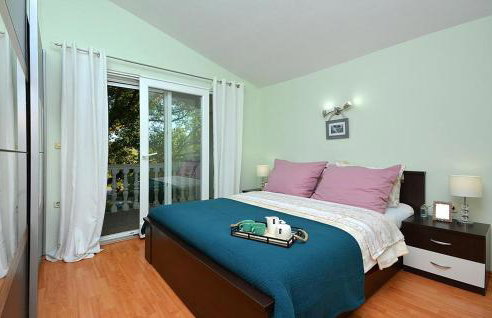 3 Bedroom Amazing Home In Pozorac - Foto 14