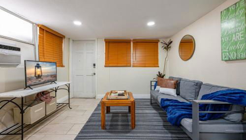 Cozy 1BR • Courtyard + Shared Deck - Foto 2