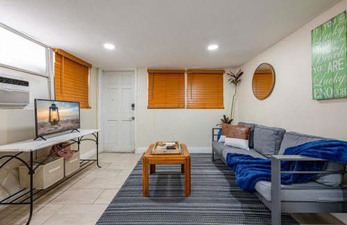 Cozy 1BR • Courtyard + Shared Deck - Foto 2