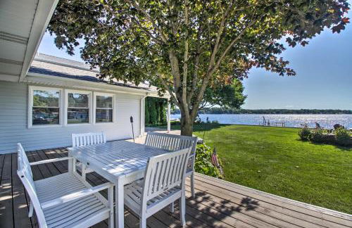 Benton Harbor Lake House with Dock and Fire Pit! - Foto 22