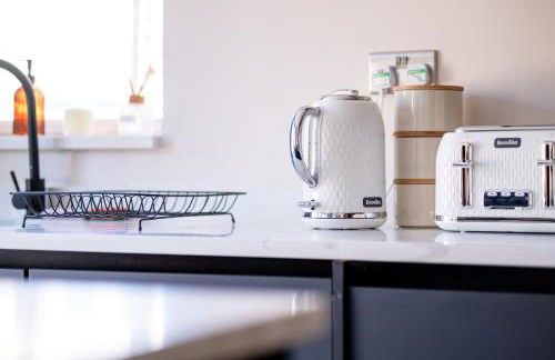 Luxury 4BDR House By Torr Property Group Short Lets & Serviced Accommodation With Free Gated Secure Parking & Private Patio Garden Liverpool - Foto 20