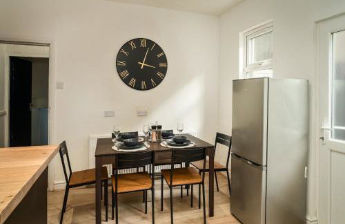 Anfield House - Liverpool Retreat 7 Bedroom Home - Photo 45