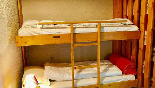 Appartement 2 pièces au pied des pistes de ski avec balcon et parking - FR-1-515-31 - Foto 2