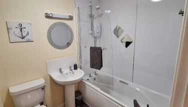 Inverness City Centre Apartment! - Foto 5, towels, Shower