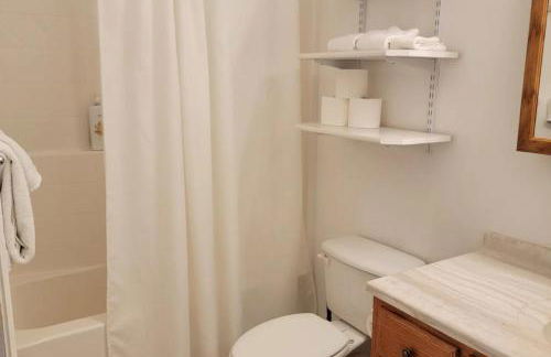 Charming Chalet Close to GNP, Downtown & Game Room! - Foto 28