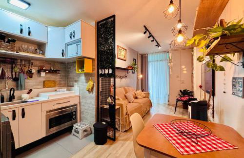 Ap completo com ar e garagem coberta próximo ao metrô - Foto 1