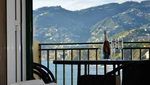 Golden View by Homie - Photo 3