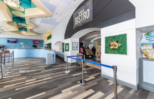 Breath Taking 3 BR Direct Oceanfront Condo with Private Balcony at The Wyndham Ocean Walk Resort - Foto 33